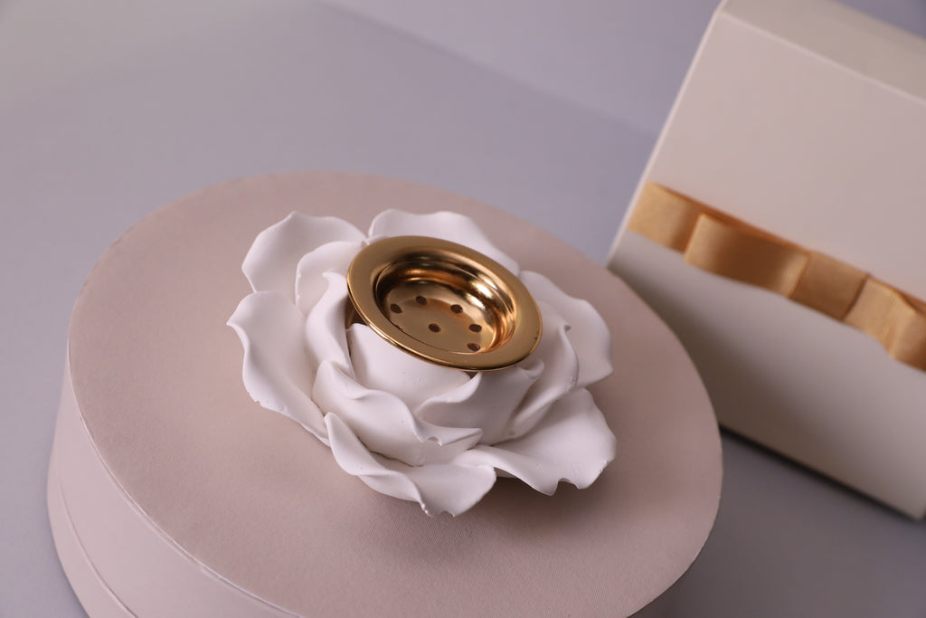 Luxury White Flower Tealight Holder – Elegant Ceramic Candle Holder with Gold Accent