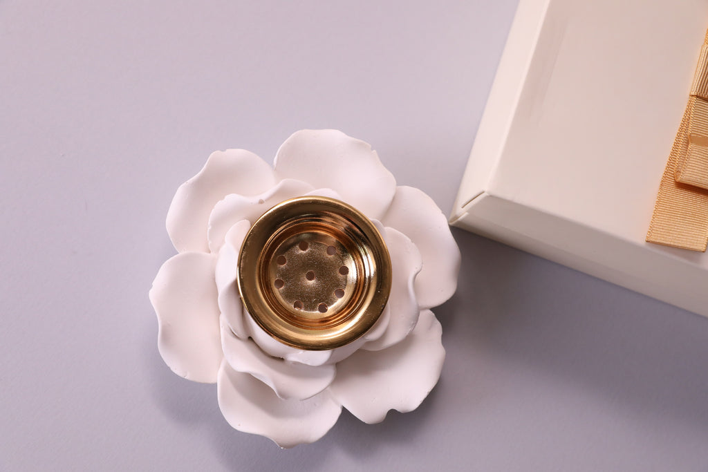 Luxury White Flower Tealight Holder – Elegant Ceramic Candle Holder with Gold Accent
