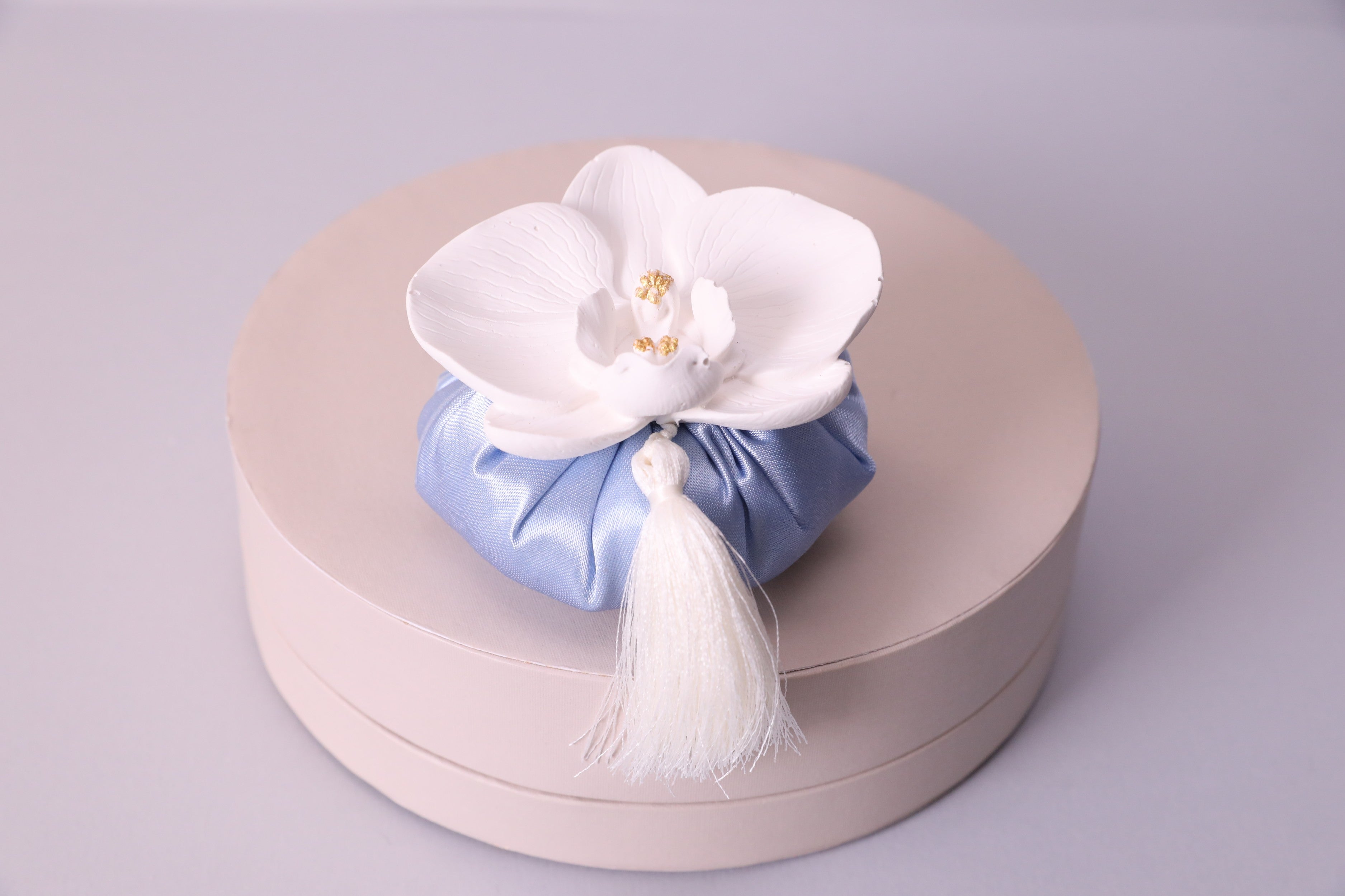 Luxury Orchid Flower Favor Bag – Elegant Satin Gift Pouch with Tassel