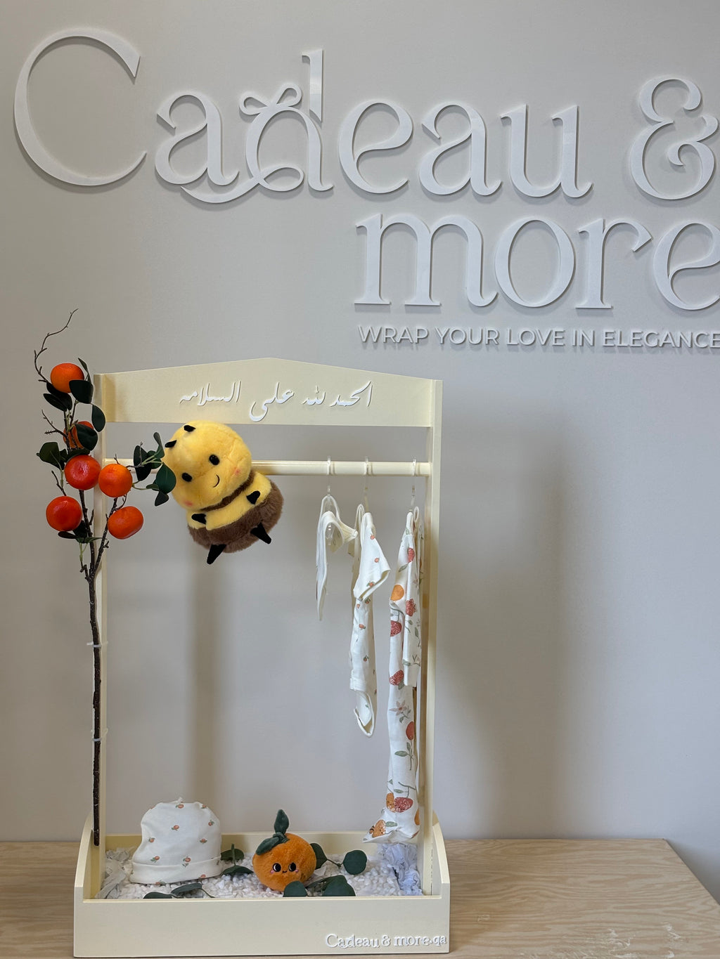 Citrus Bee Newborn Gift Set – Organic Cotton Baby Clothes & Plush Toy Arrangement